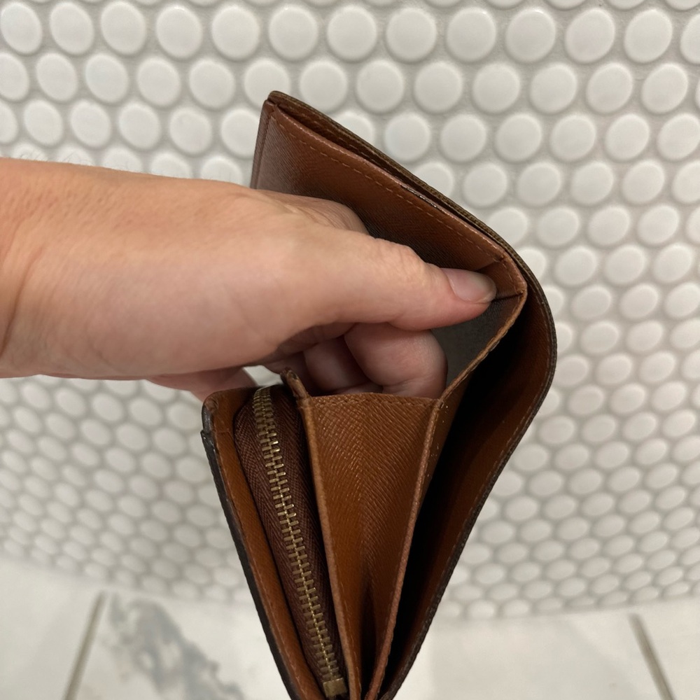 Louis Vuitton Wallet- Authentic - Picture 6 of 9